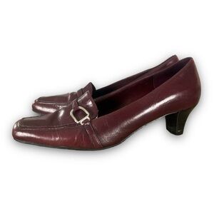 naturalizer Womens Cranberry Leather Heeled Shoes With Silver Buckle Size 7